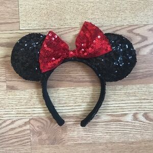 Minnie Mouse Sequin Black and Red Bow Headband